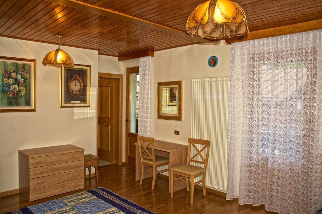Albergo Ristorante Iris 아우론조디까도레 객실 사진