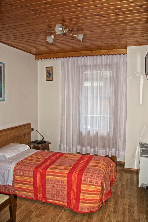 Albergo Ristorante Iris 아우론조디까도레 객실 사진